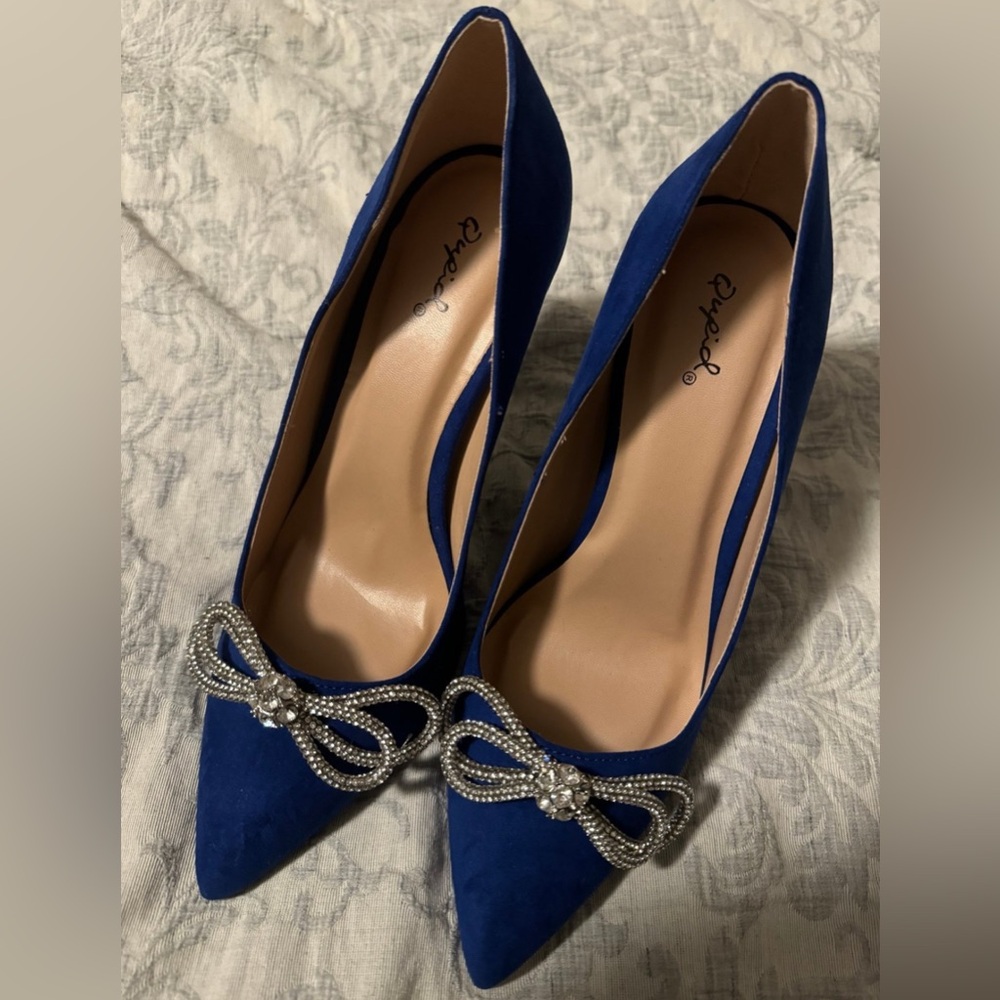 Royal blue bow rhinestone
Qupid size 10 stiletto heels